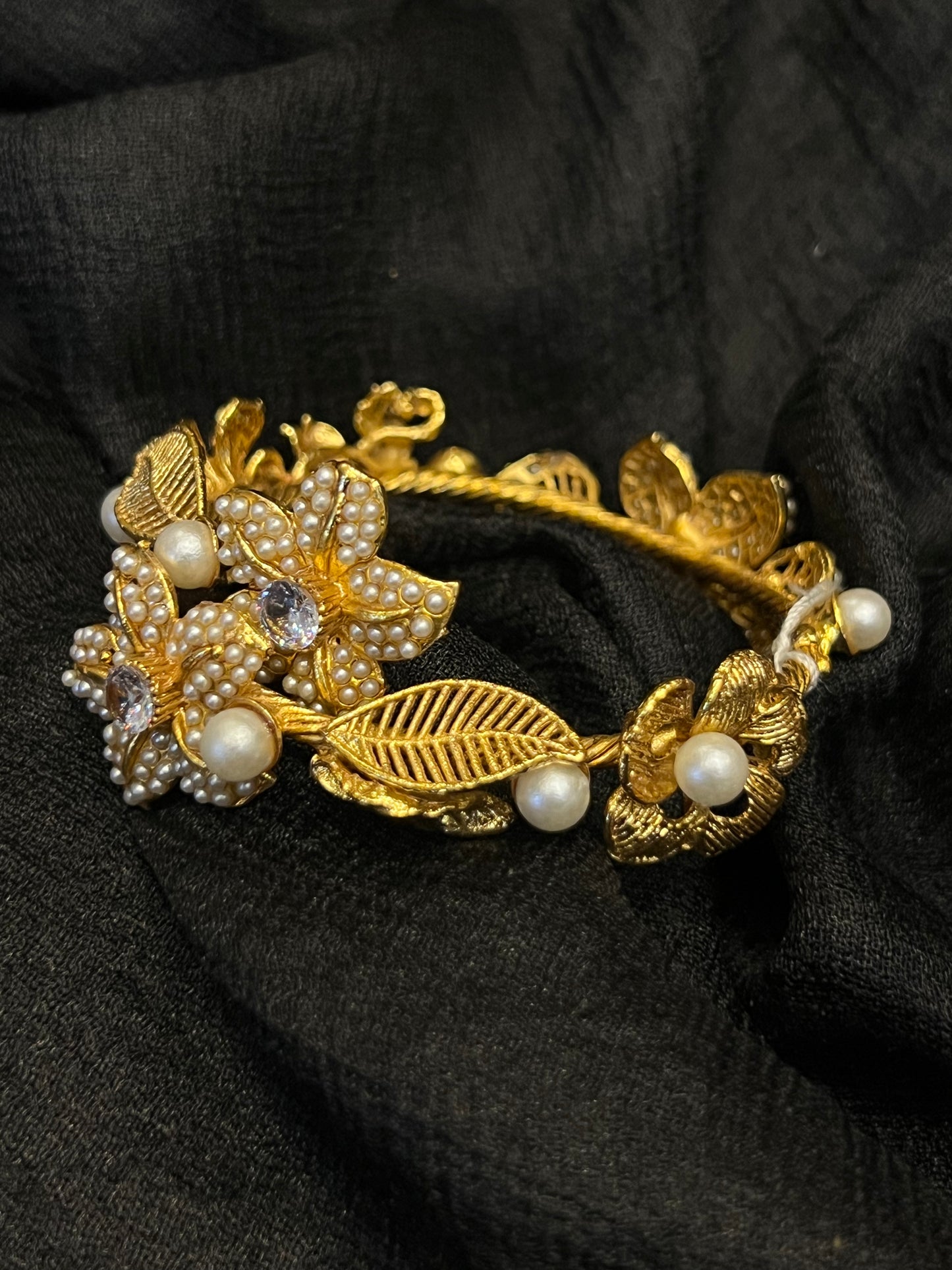 ElegantGoldBracelet