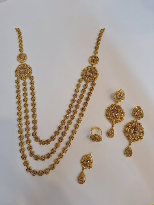 Luxurious Gold Jewelry Set