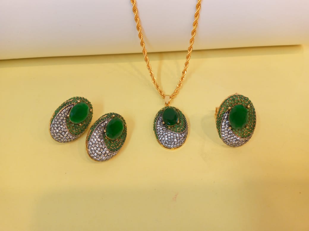 Emerald Enchantment Locket Set