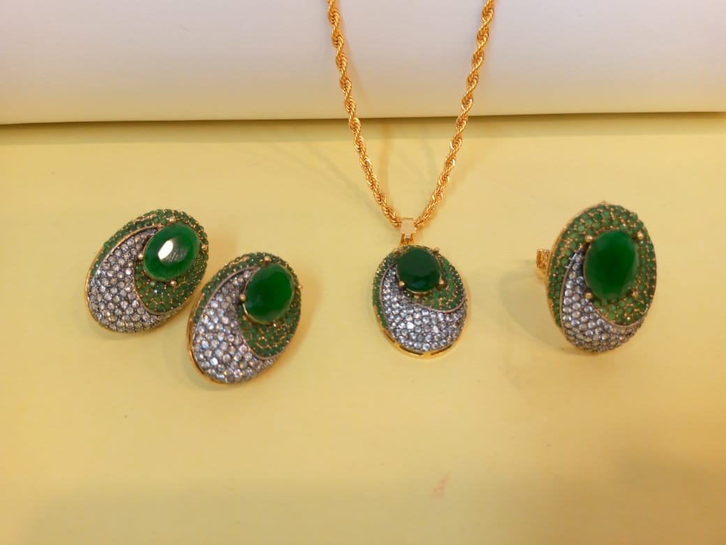 Emerald Enchantment Locket Set