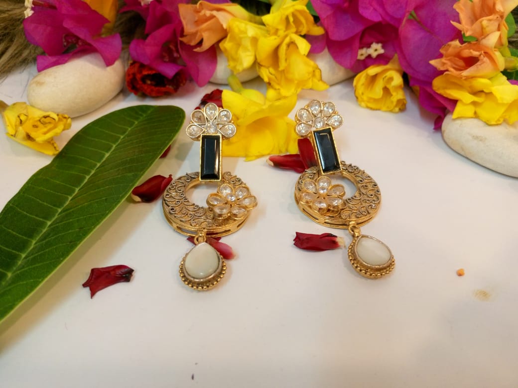 Flowered Pearl Gold Earrings