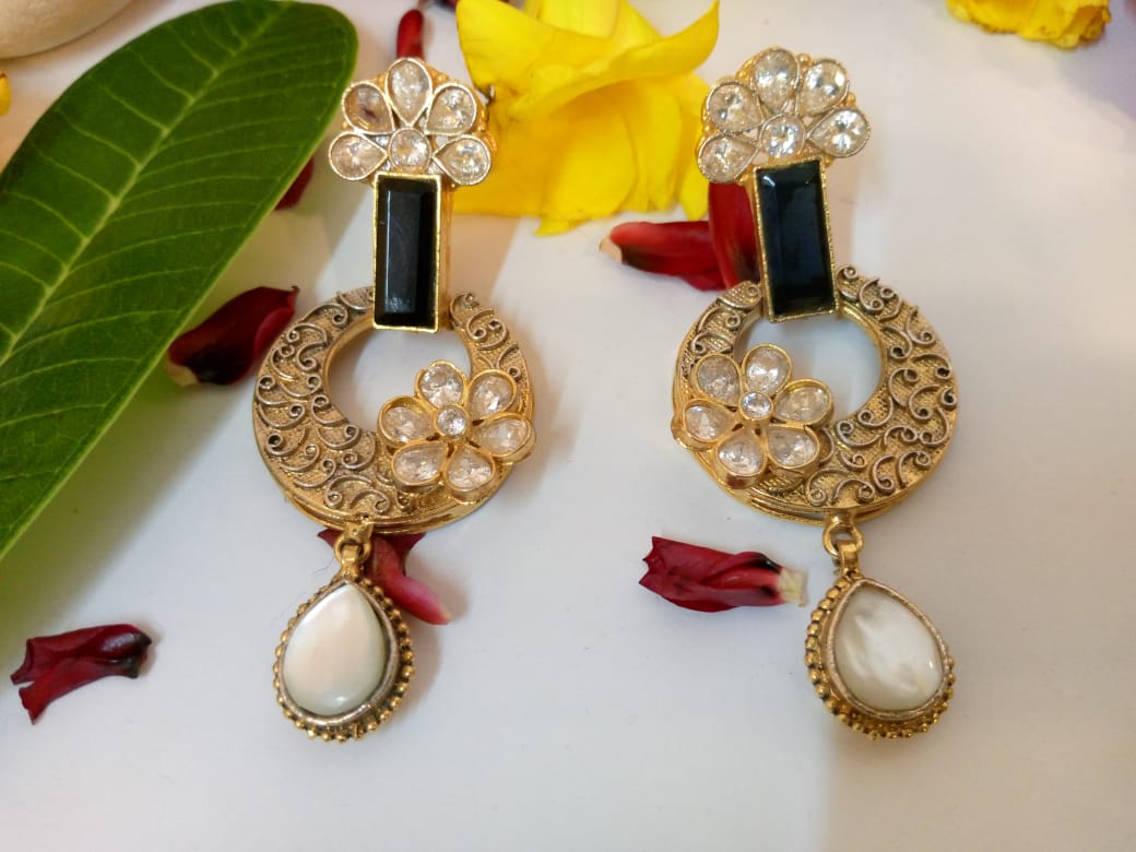 Flowered Pearl Gold Earrings