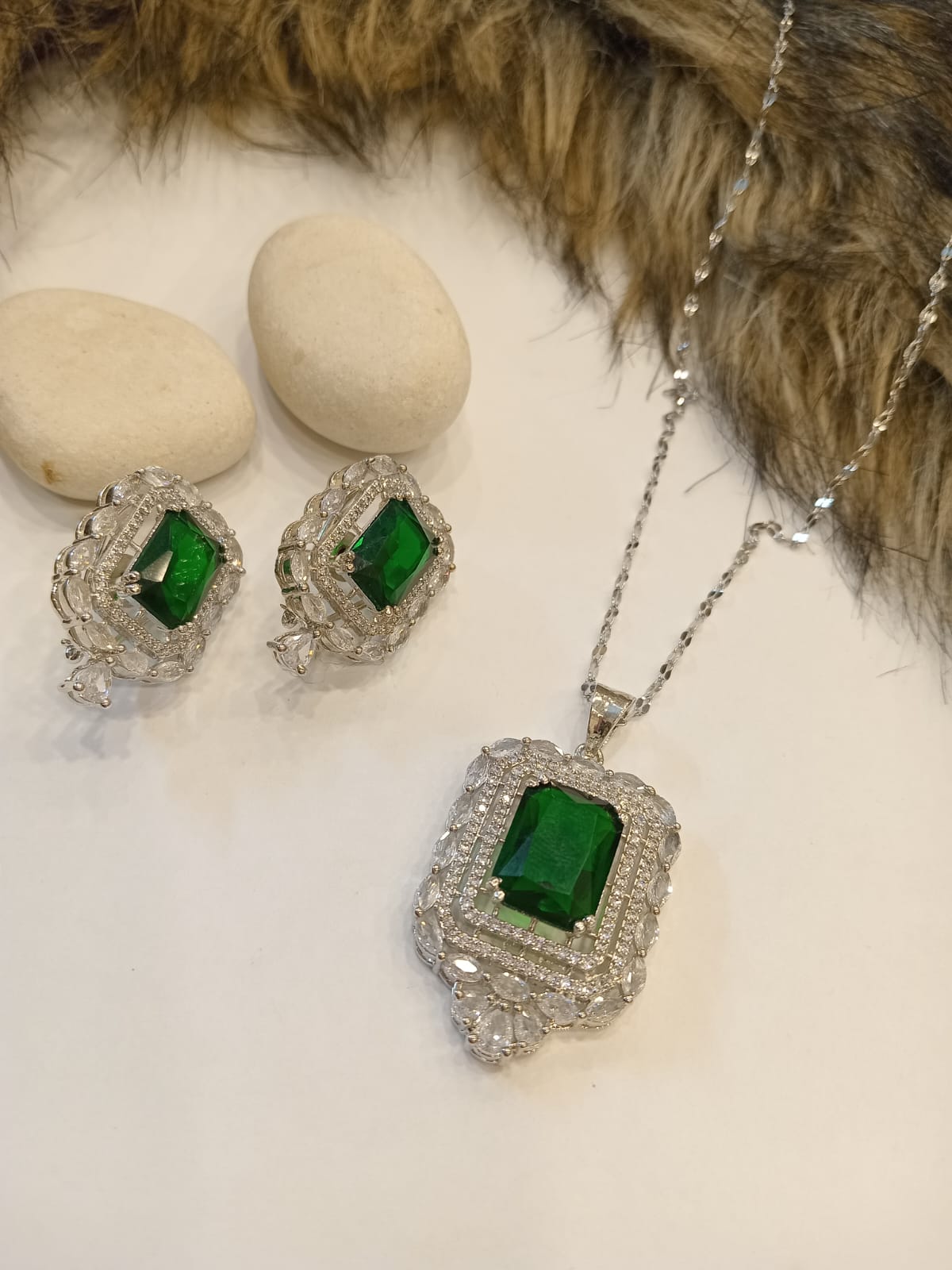 Verdant Gem Pendant Set