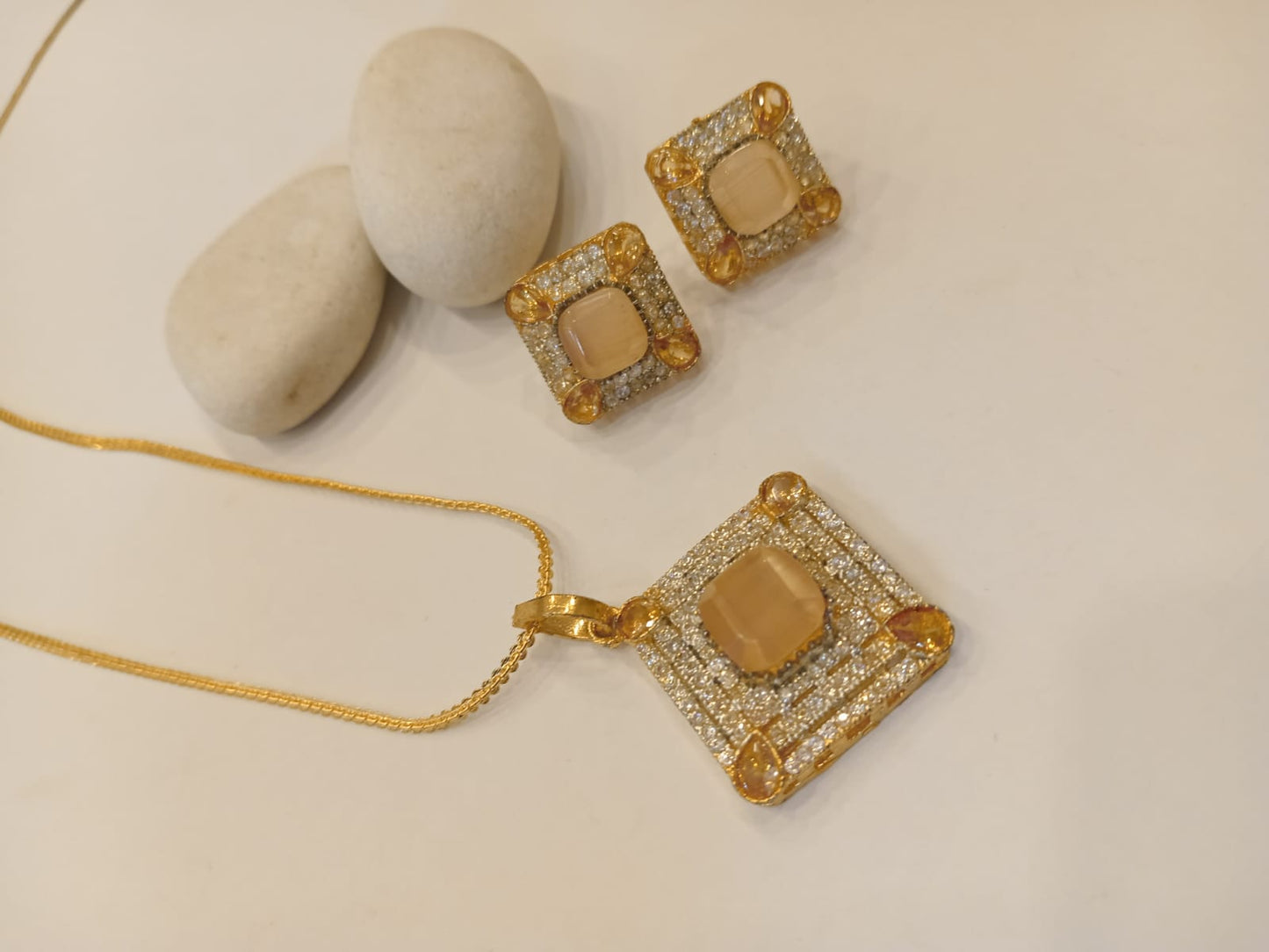 LuxeGold Pendant Set